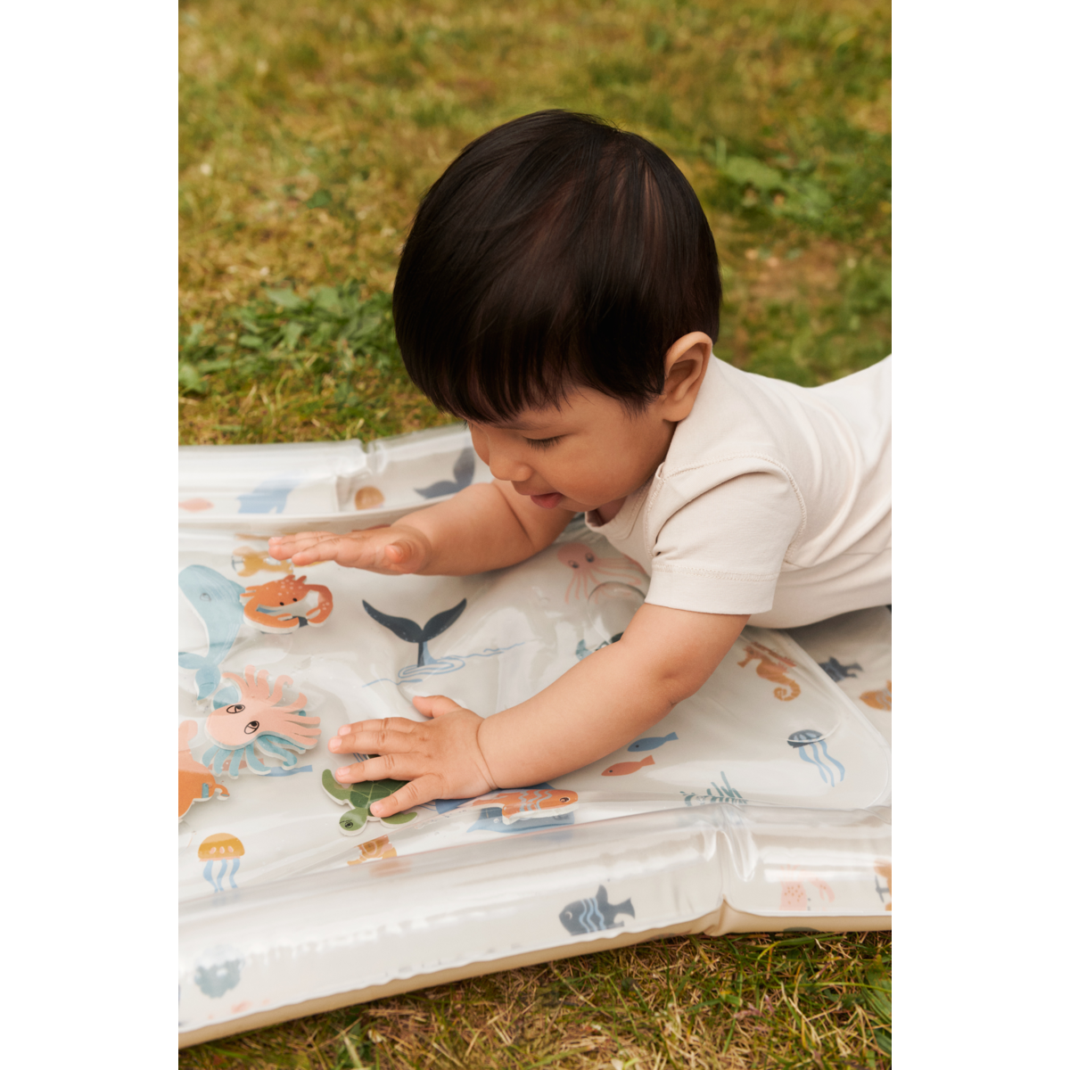 Liewood Tapis d'activités gonflable ELIN - Sea creature / Sandy - Jouets de bain