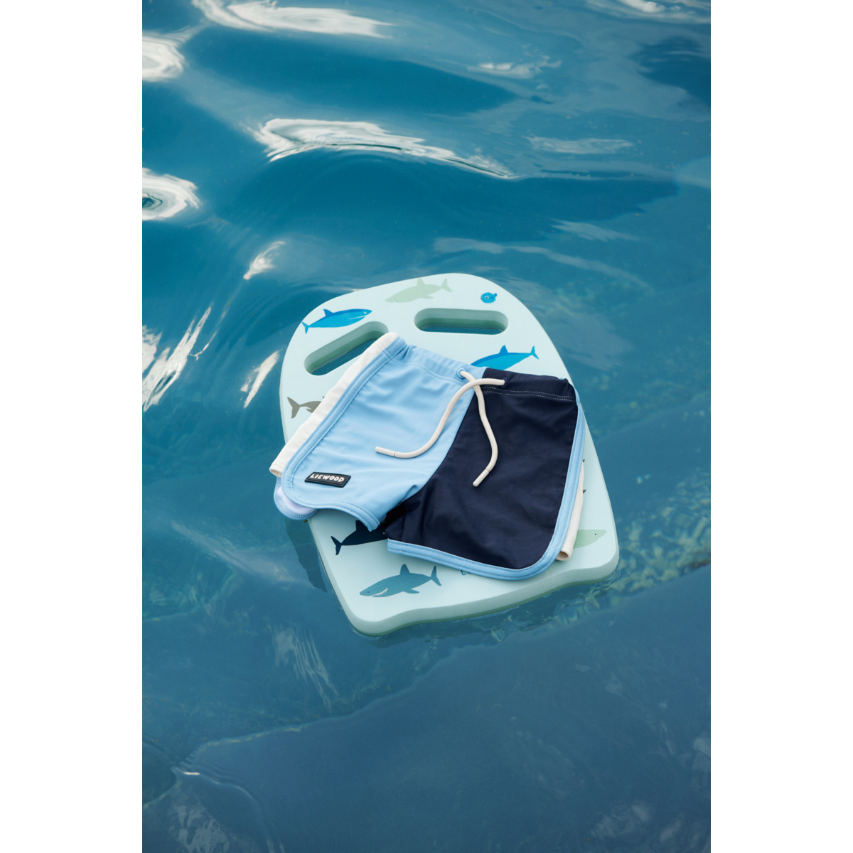 Liewood Planche de natation Hayden - Shark / Dove blue - Jouets de bain