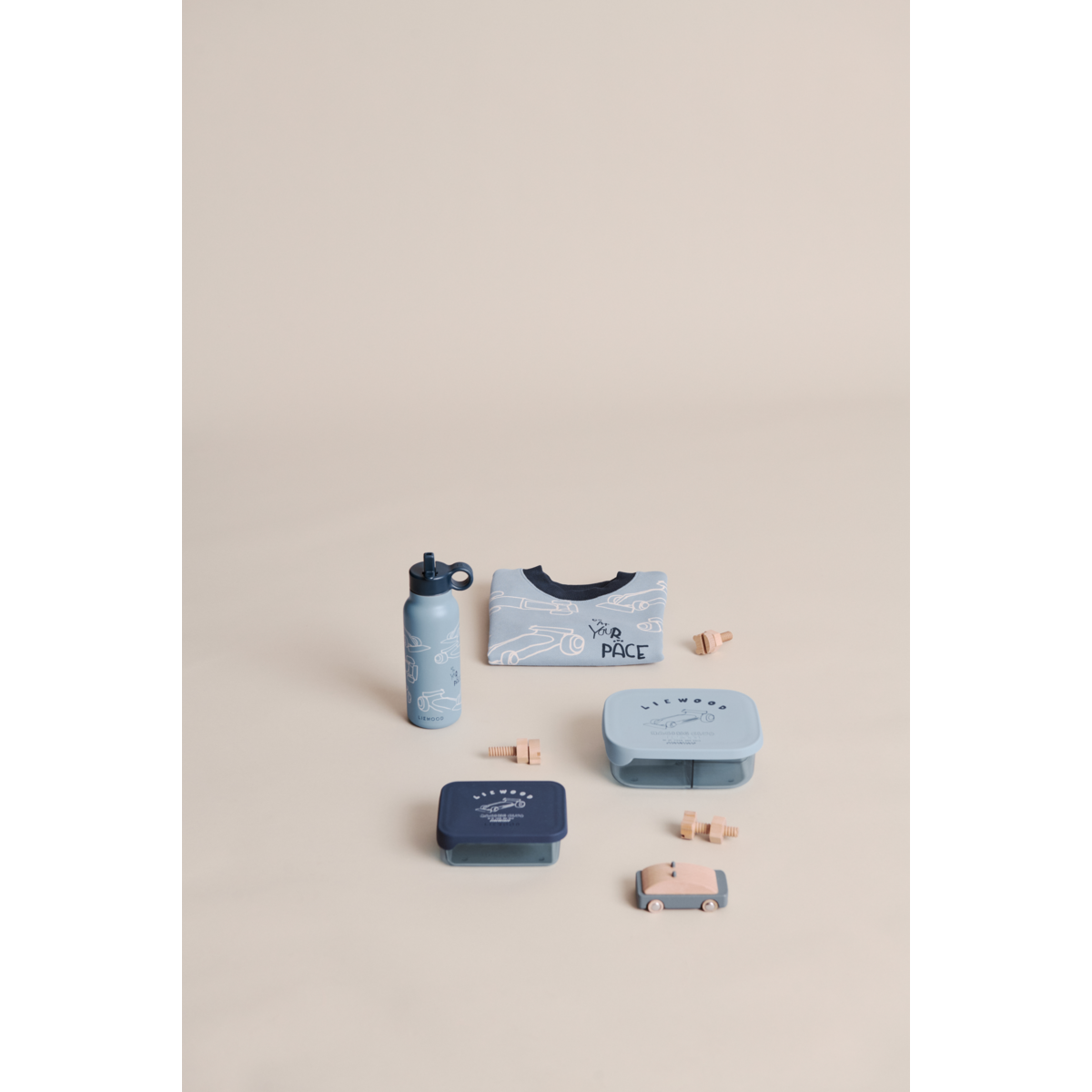 Liewood Boîte à Goûter en Tritan AKO - Race car / Classic navy - Boïte à goûter